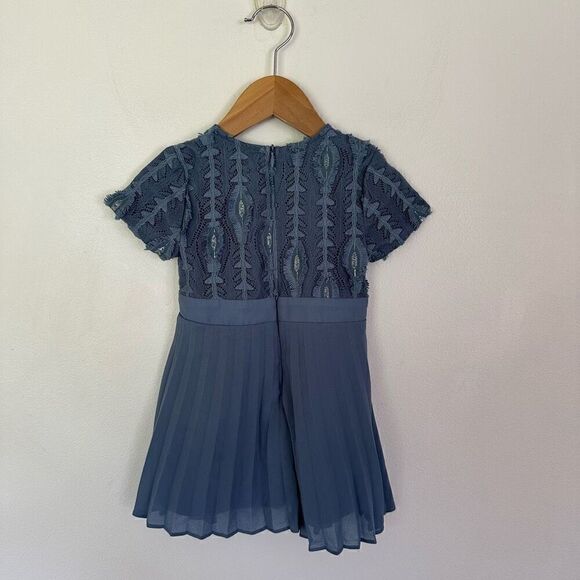 Ivy City Co Mommy and Me Mini Misty Blue Island Textured Pleated Short-sleeve Mi - Picture 9 of 13